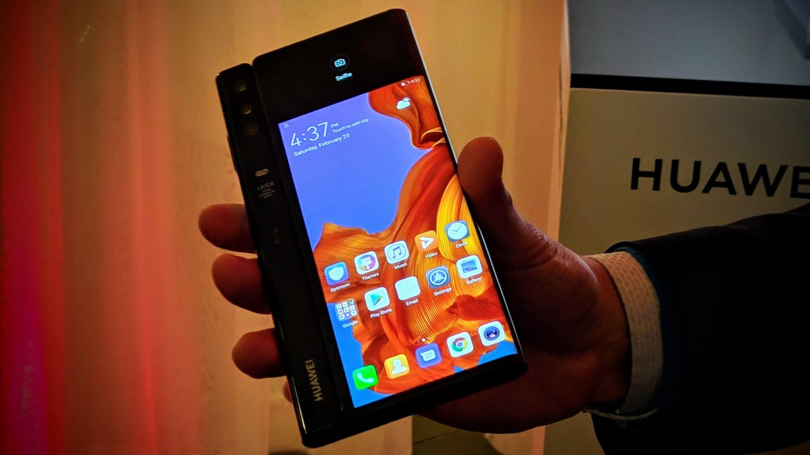 Foldable Huawei Mate X going head to head with Samsung Galaxy Fold