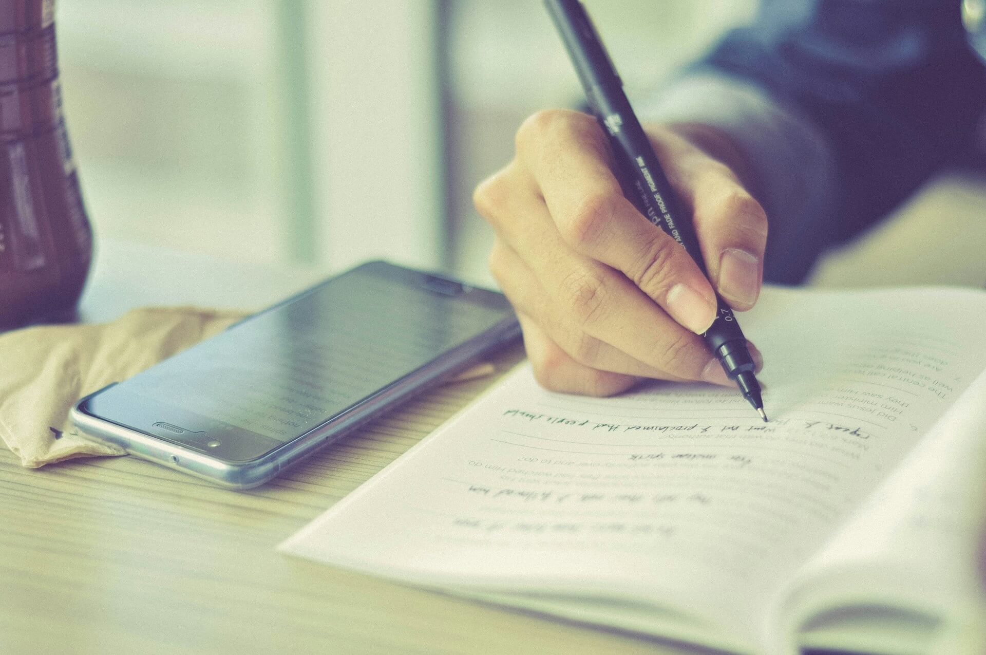 Mobile Essay Magic: Writing Apps for Android Users