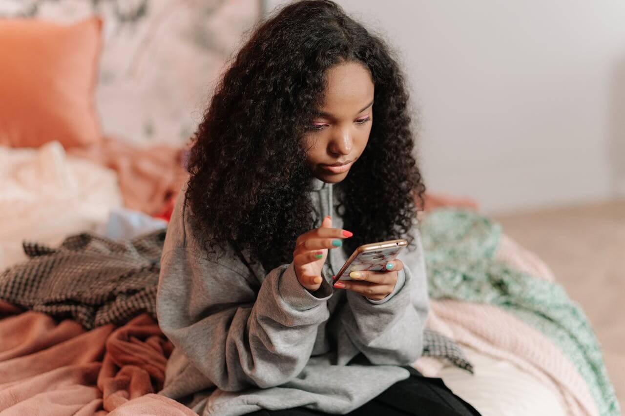 Learning Your Habits: How Android Uses AI to Personalize Your Phone